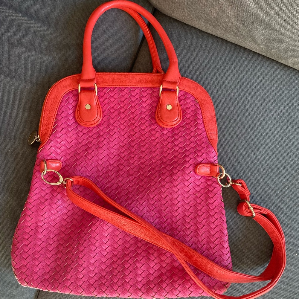 Roomy, almost brand new vegan handbag!